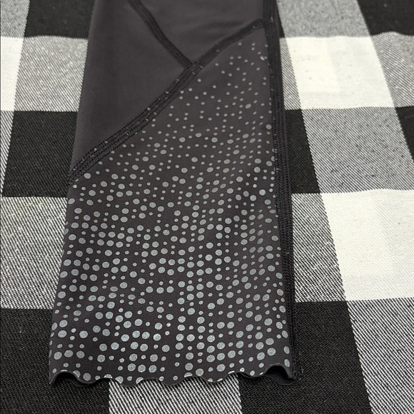 Lululemon Tight Stuff Black Gray Reflective Dots Scalloped Hem Leggings Tights 4 - Picture 5 of 16